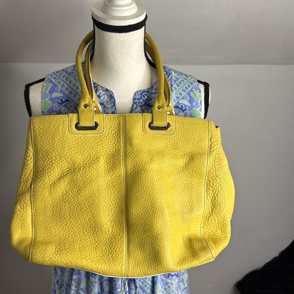 Levenger Yellow Soft Pebble Leather Shoulder Bag MCB8805A - Picture 15 of 16